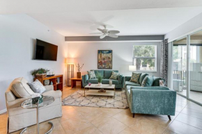 Fort Myers Condo in Gated Country Club with Pool!